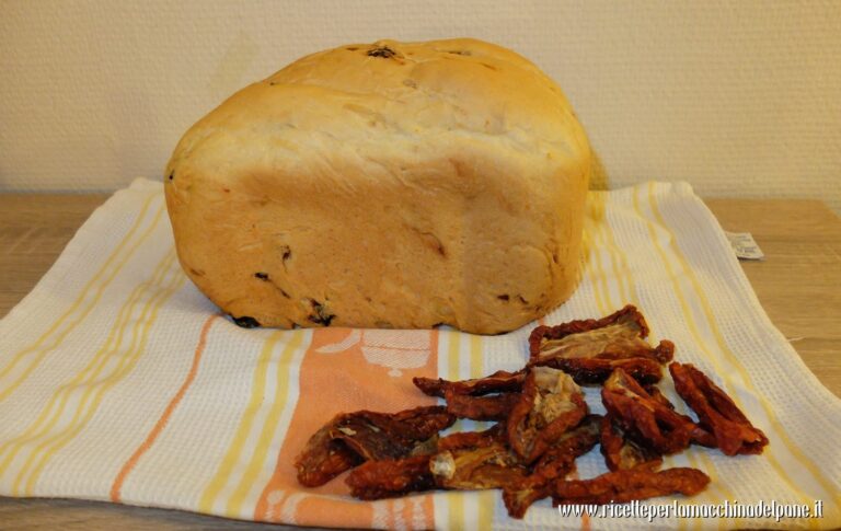 Pane con pomodori secchi