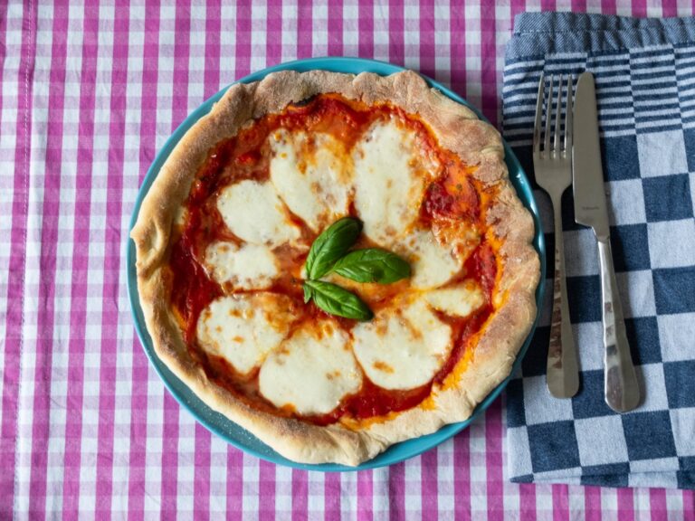 Pizza con la macchina del pane (come in pizzeria)